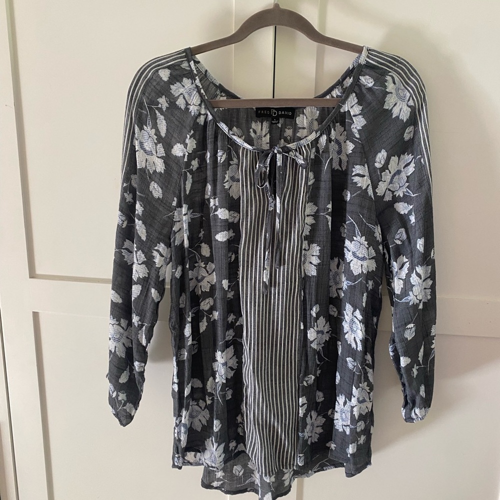 Fred David Grey and White Tie Front 3/4 Sleeve Blouse